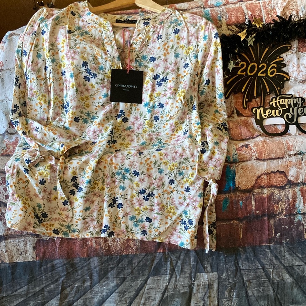 Peasant Top White / Blue Floral Split Neck 3/4 Sleeve Tie Cuff | Sz Lg